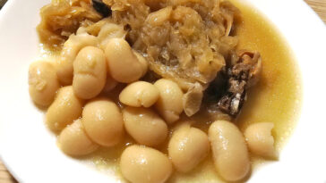 Kapusta z grzybami i fasolą